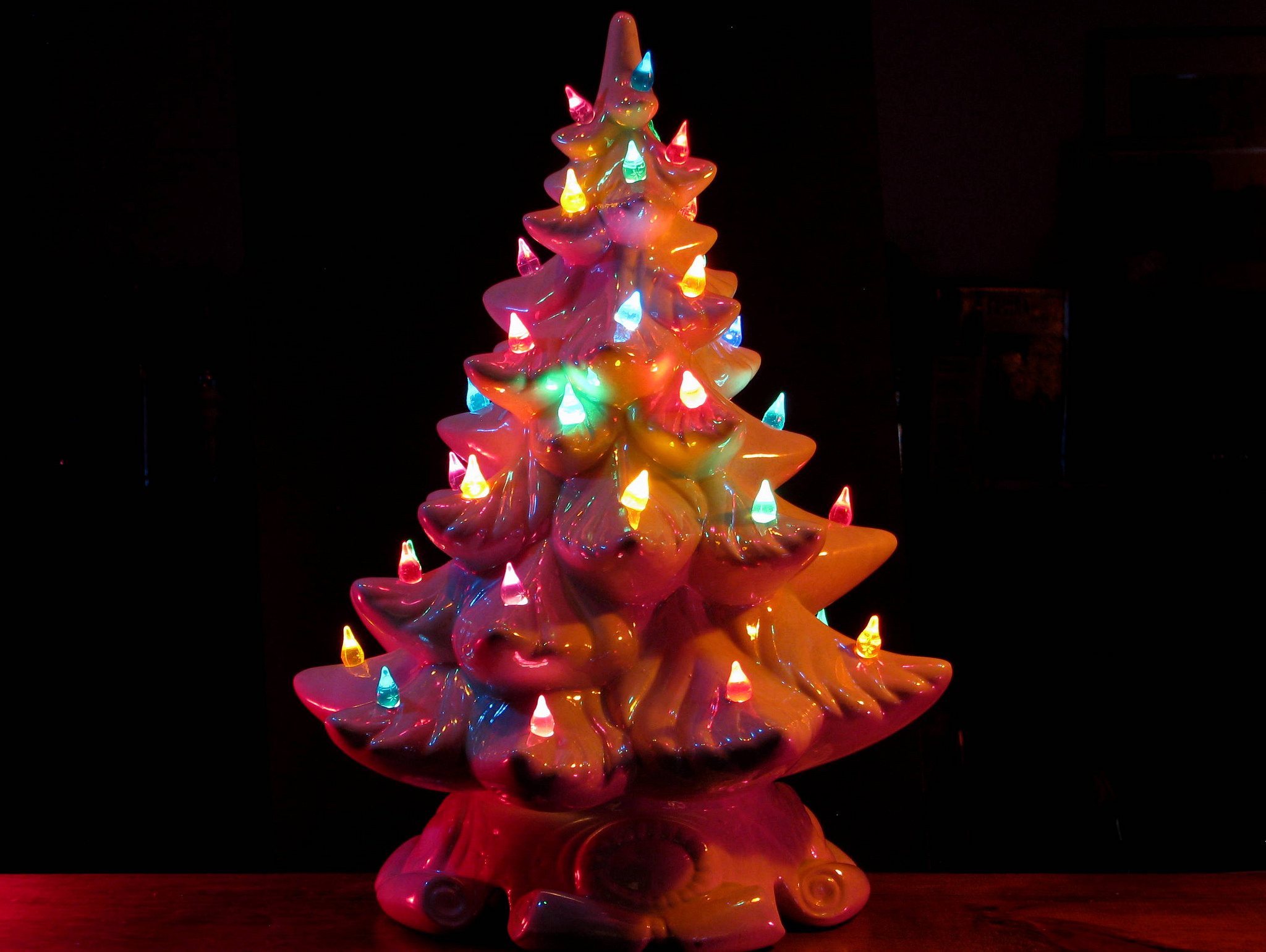 Ceramic Christmas tree by Greg-Marmai